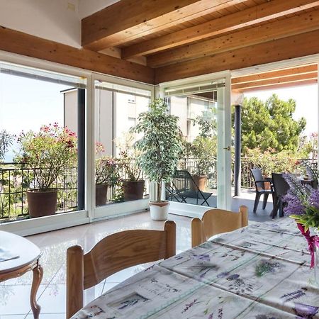 Appartamento Frank Ronyo Desenzano del Garda Esterno foto