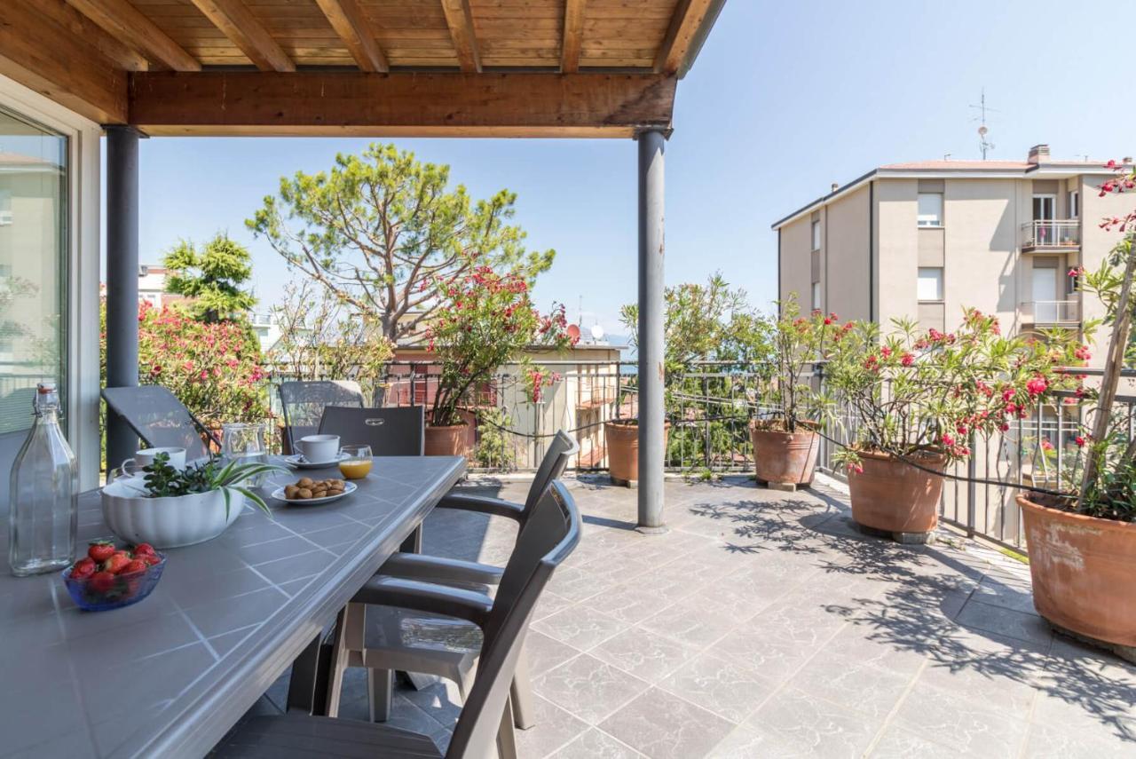 Appartamento Frank Ronyo Desenzano del Garda Esterno foto