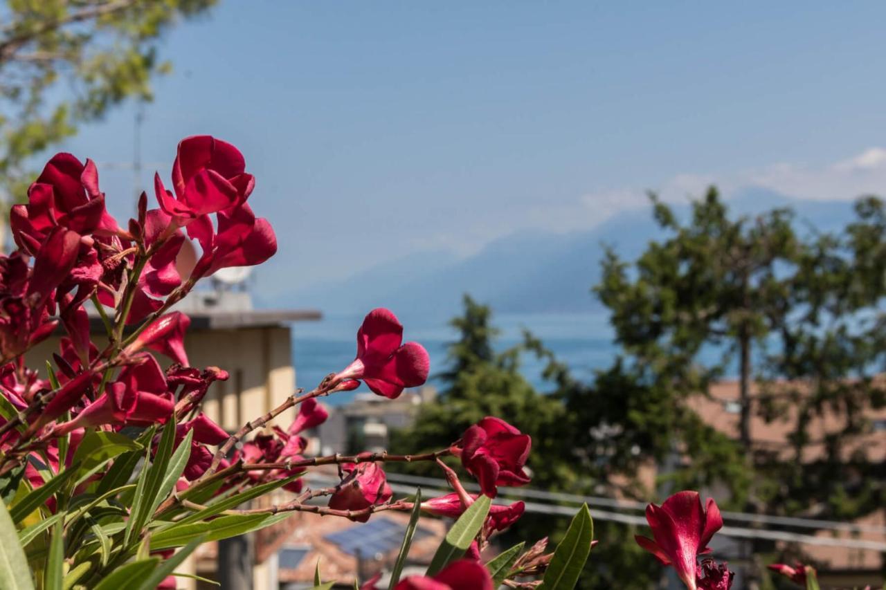 Appartamento Frank Ronyo Desenzano del Garda Esterno foto