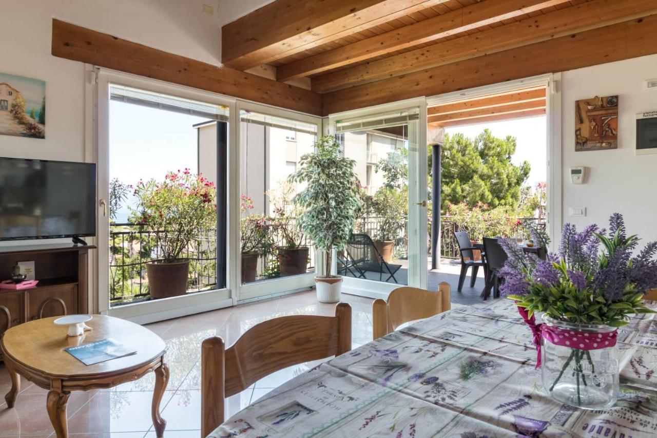 Appartamento Frank Ronyo Desenzano del Garda Esterno foto