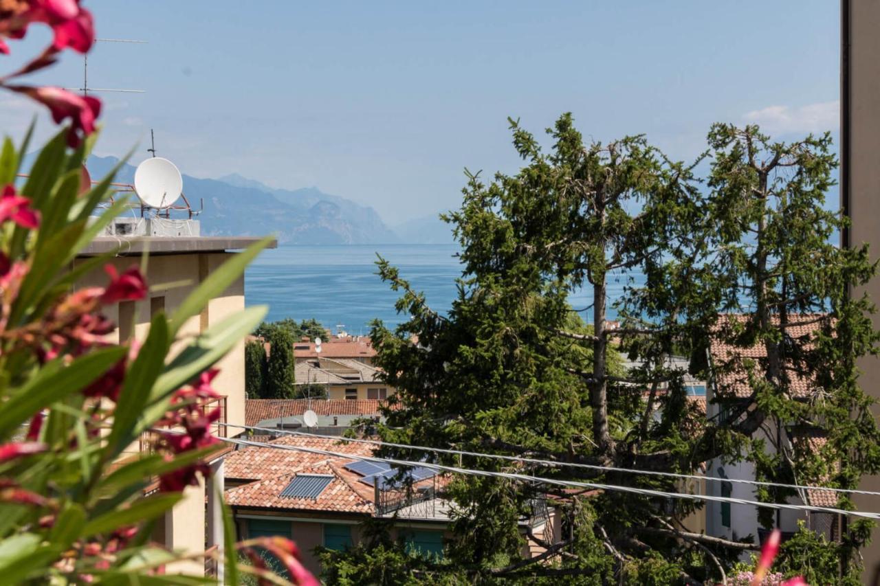 Appartamento Frank Ronyo Desenzano del Garda Esterno foto