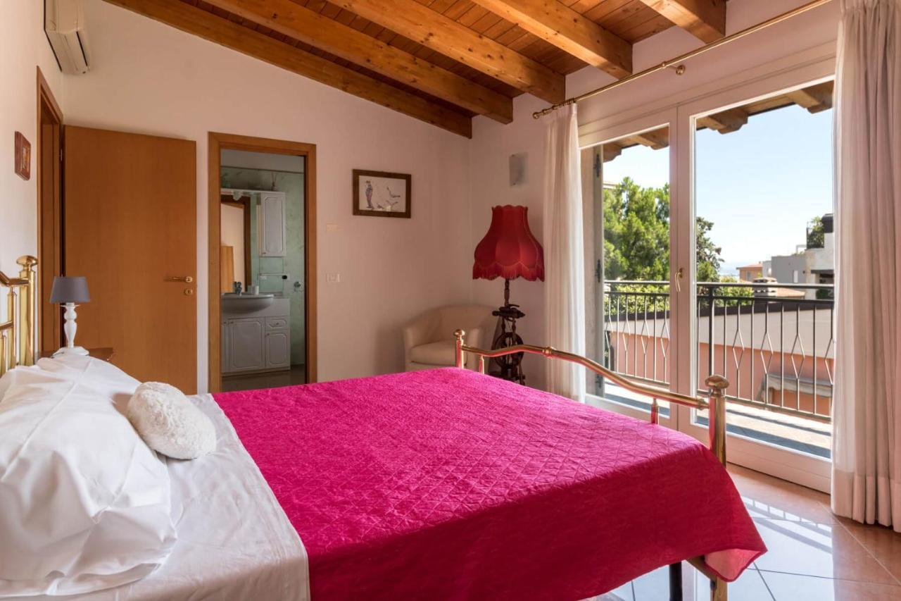 Appartamento Frank Ronyo Desenzano del Garda Esterno foto