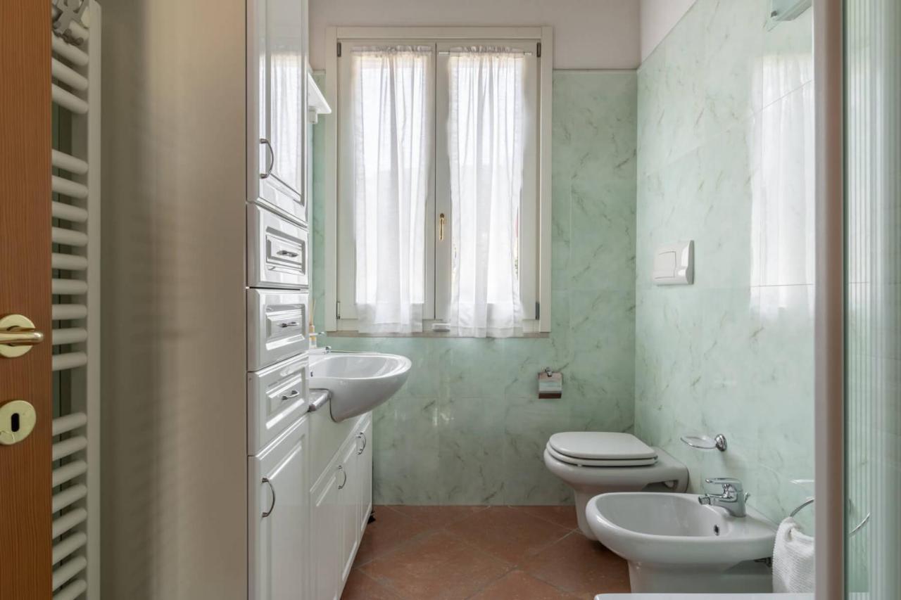 Appartamento Frank Ronyo Desenzano del Garda Esterno foto