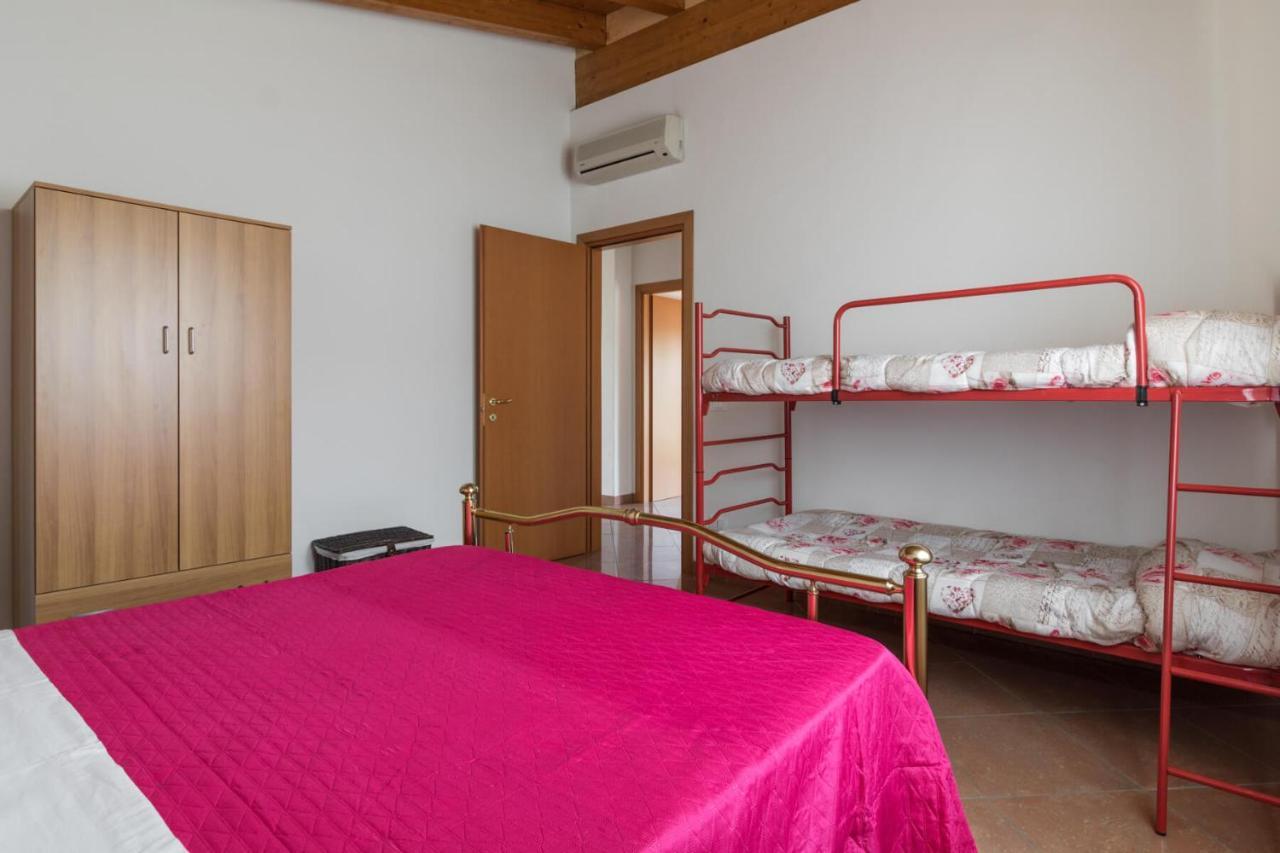 Appartamento Frank Ronyo Desenzano del Garda Esterno foto