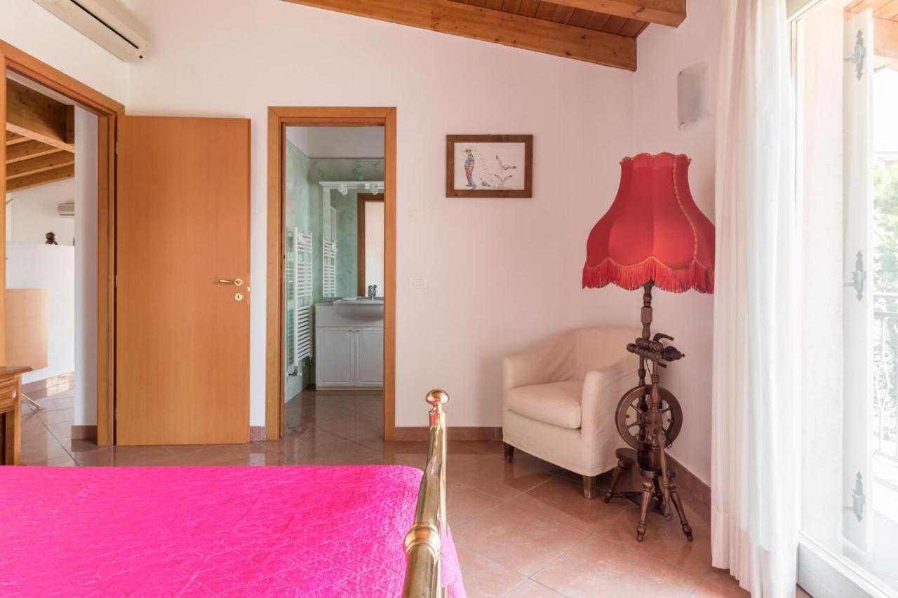 Appartamento Frank Ronyo Desenzano del Garda Esterno foto