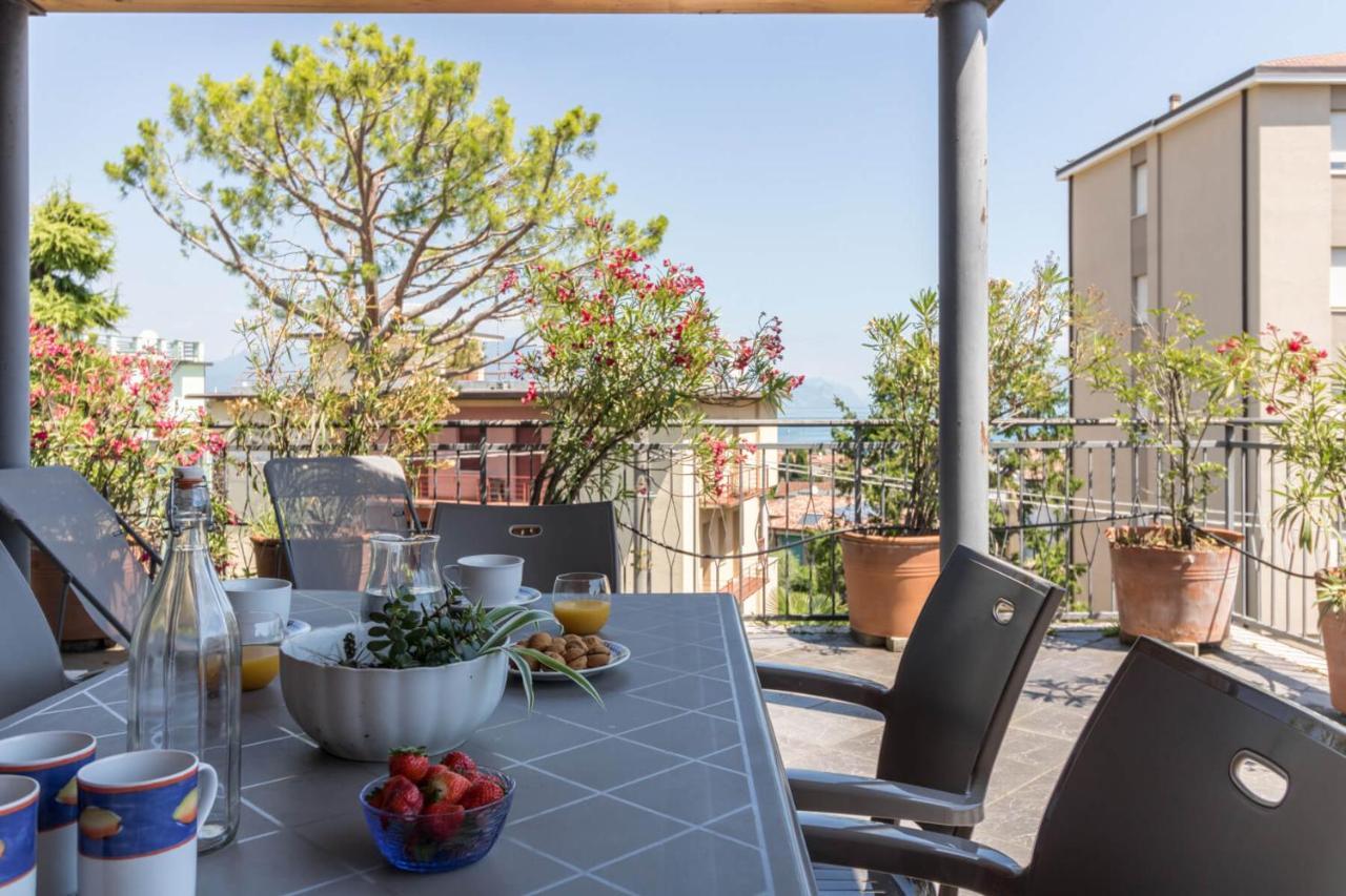 Appartamento Frank Ronyo Desenzano del Garda Esterno foto