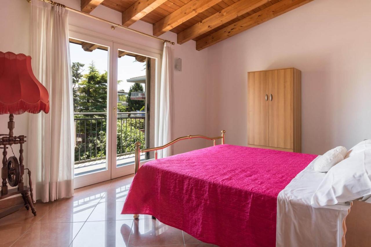 Appartamento Frank Ronyo Desenzano del Garda Esterno foto