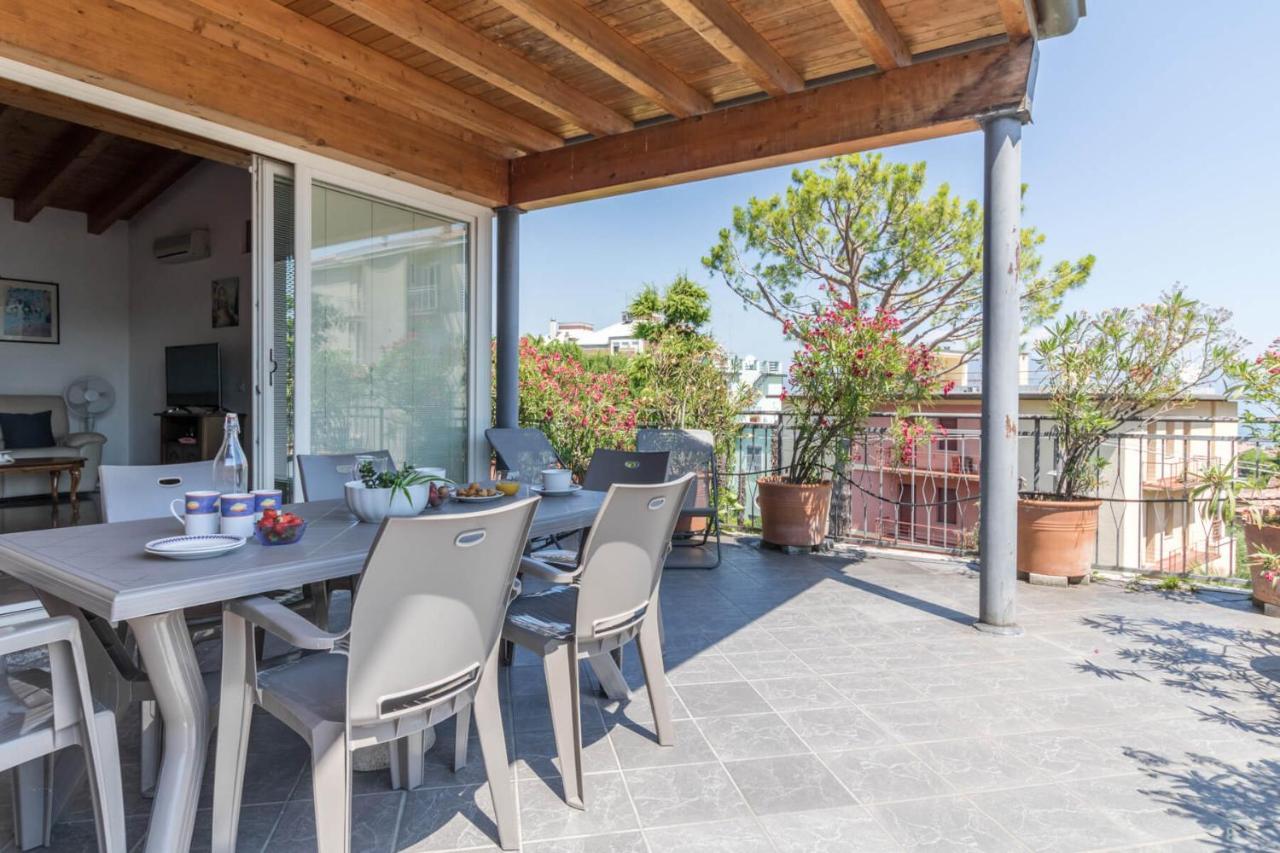 Appartamento Frank Ronyo Desenzano del Garda Esterno foto