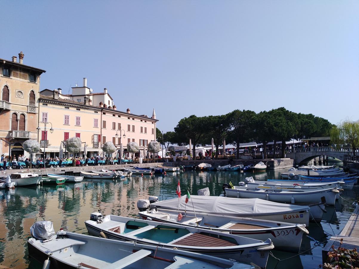 Appartamento Frank Ronyo Desenzano del Garda Esterno foto