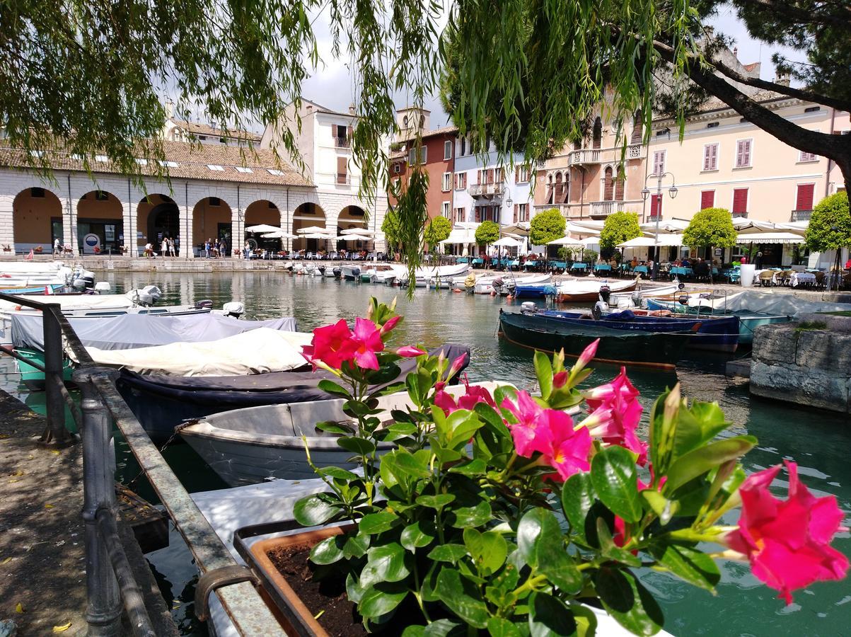 Appartamento Frank Ronyo Desenzano del Garda Esterno foto